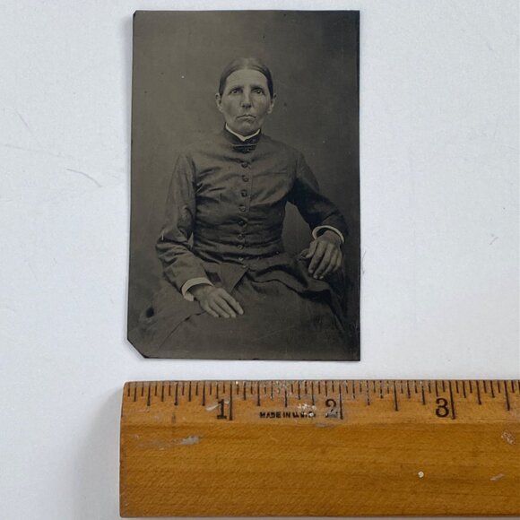 1800s Ferro Tintype Older Woman Serious Look Severe Hair Chair Studio Portrait - Picture 5 of 5